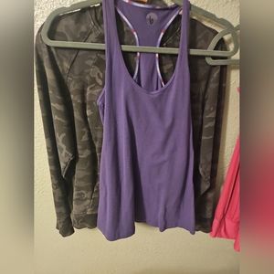 Lululemon 2 tanktops size 6